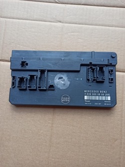 Модуль sam mercedes-benz оригінальний номер 6399000800 модуль комфорту фото №1