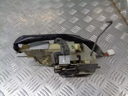 Замок дверь правые зад toyota yaris verso 1.3 vvt-i фото №1