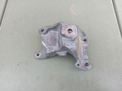 Лапи кронштейн двигателя audi a6 a7 a8 4h0199307ak фото №1