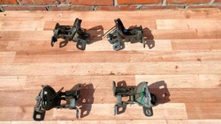 Jeep grand cherokee wk 05-10r петля двері праві перед фото №1