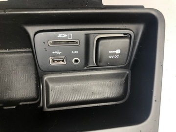Jeep cherokee kl гнездо usb sd aux 2014- фото №1