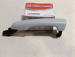 Ручка дверь левый зад land rover discovery 5 lr098256 фото №1