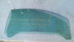 Скло права перед audi a3 8l 1.6b hb 97r 3d фото №1
