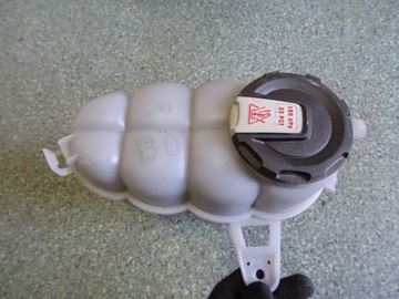 Audi a4 b9 8w 8w0 бачок расширительный фото №1