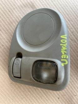 Ліва лампа стеля chrysler grand voyager iv 2004-2007 фото №1