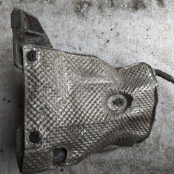 Лапи двигателя audi a4 b5 8d0199308 фото №1