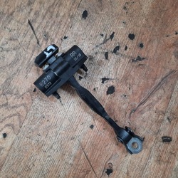 Citroen c3 iii aircross ограничитель левый зад фото №1