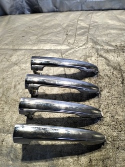 Ручка зовнішня лівий перед kia carens iii 06-13r фото №1