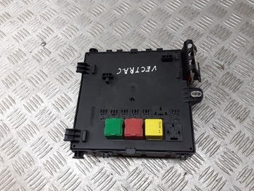 Коробка запобіжників vectra c 1.9 cdti 13205778 фото №1