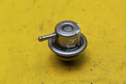 Регулятор тиску пального vw t4 2.0 b 06a133035 фото №1