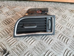 Решітка повітропровід ліва skoda superb ii оригінальний номер 3t0819701 фото №1