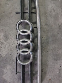 Эмблема решётка радиатора логотип перед audi a6 c7 a8 q2 q8 фото №1