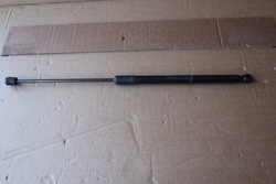 Амортизатор кришки vw touareg audi q7 4m0827552a фото №1