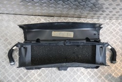 Радіаторів центральна porsche 991 gt2 rs 99110613802 фото №1