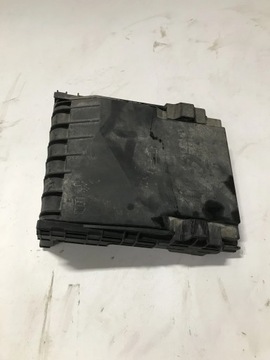Корпус коробка запобіжника passat b7 10- 2.0tdi фото №1
