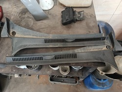 Vw golf v plus панель під лобовим склом 5m0819403b 5m0819404b фото №1