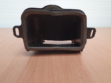 Впуск воздуха правый trafic iii vivaro 687781491r фото №1