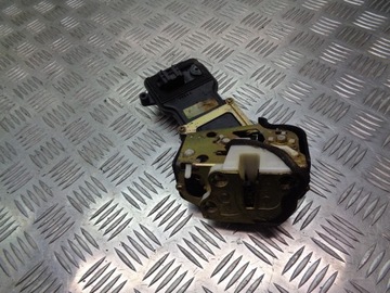 Замок двері праві зад mazda 6 gg 6pin фото №1