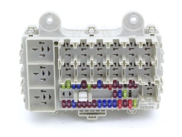 Isuzu n35 n75 npr nqr 07-18 коробка запобіжників фото №1