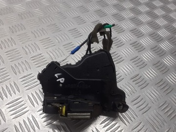 Замок дверь центральный левый перед toyota corolla verso ii 2.2 d4d фото №1