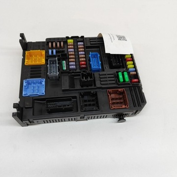 Peugeot 208 2020 рамка / модуль предохранителей фото №1