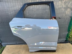 Двері праві задні audi q3 rsq3 83a колір ly7c pń фото №1