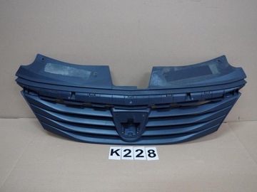Решітка радіатора решітка бампера перед dacia logan 8200748240 фото №1
