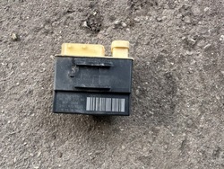 Реле вентилятора citroen c5 iii 9652021180 фото №1