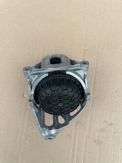 ! audi q7 q8 подушка лапи двигуна 4m0199372gs ! фото №1