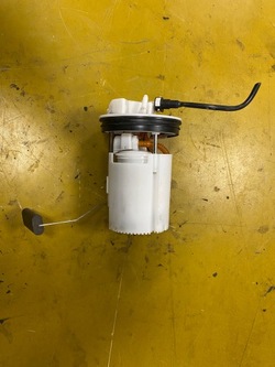 Насос пального бак ford fiesta mk8 1.0 eb фото №1