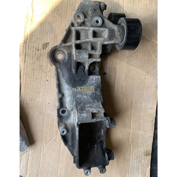 Лапи крепление генератора renault trafic 2.0 фото №1