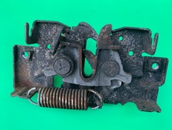 Замок капота кришки двигуна mazda 2 ii de 07-14 eu фото №1