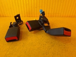 Mercedes b w246 w242 застібка ременя зад a2428600669 фото №1