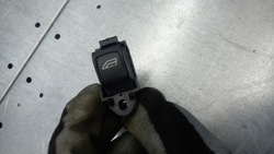 Перемикач скла лівий зад volvo v70 30773273 фото №1