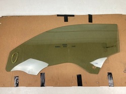 Стекло левая передняя chevrolet corvette c8 фото №1