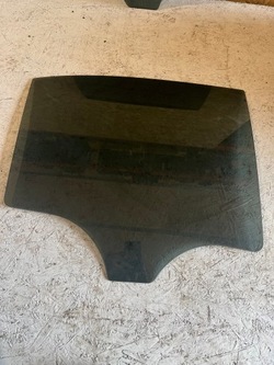 Стекло дверь правые зад mercedes c w205 2019r фото №1