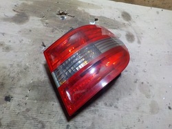 Mercedes b170 1.7b лампа права задня фото №1