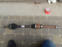 Піввісь права renault clio v 1.5 dci 391009804r фото №1