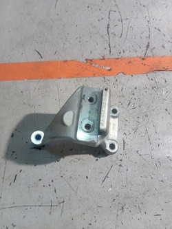 Mercedes w177 лапи кріплення 2.0 cdi a6541425100 фото №1