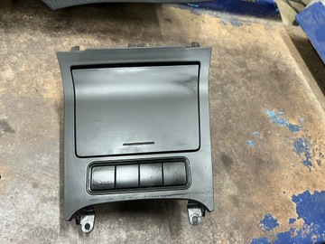 Vw golf v попільничка перед 1k0857961 фото №1