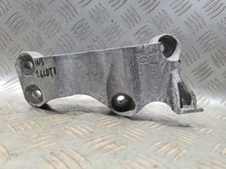 Лапи кріплення двигуна opel insignia a 1.6 cdti фото №1