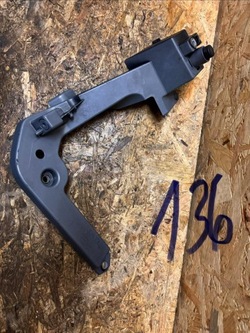 Volvo xc40 – кріплення крила праві фото №1