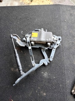 Bmw f11 f10 петля капота піротехнічний 7191049 фото №1