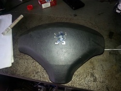 Peugeot 308 - подушка подушка безопасности водителя фото №1