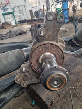 Поворотна опора права osi підіймаються wleczonej man tgx tgs 6x2 bdf фото №1