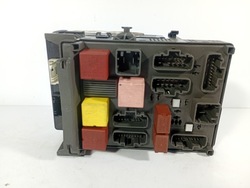 Laguna ii 2 02-07 коробка предохранителей оригинальный номер 8200413964 фото №1