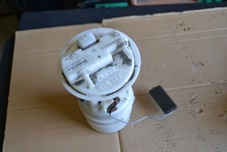 Renault captur оригінальний номер 172027859r насос пального фото №1