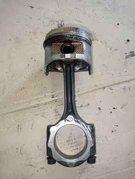 Поршень з шатуном daihatsu feroza 1.6 фото №1