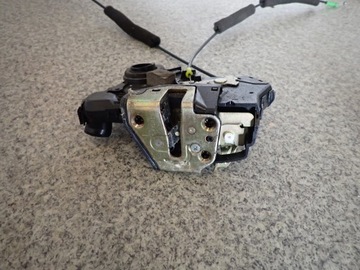Toyota camry 01-06 замок двері переднє лівий 6 pin фото №1