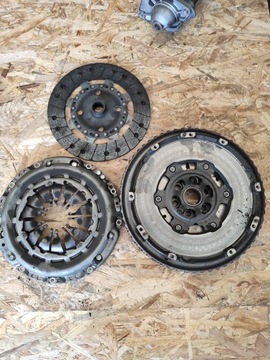 Renault 1.2 tce колесо двомасовий зчеплення 123104345r фото №1